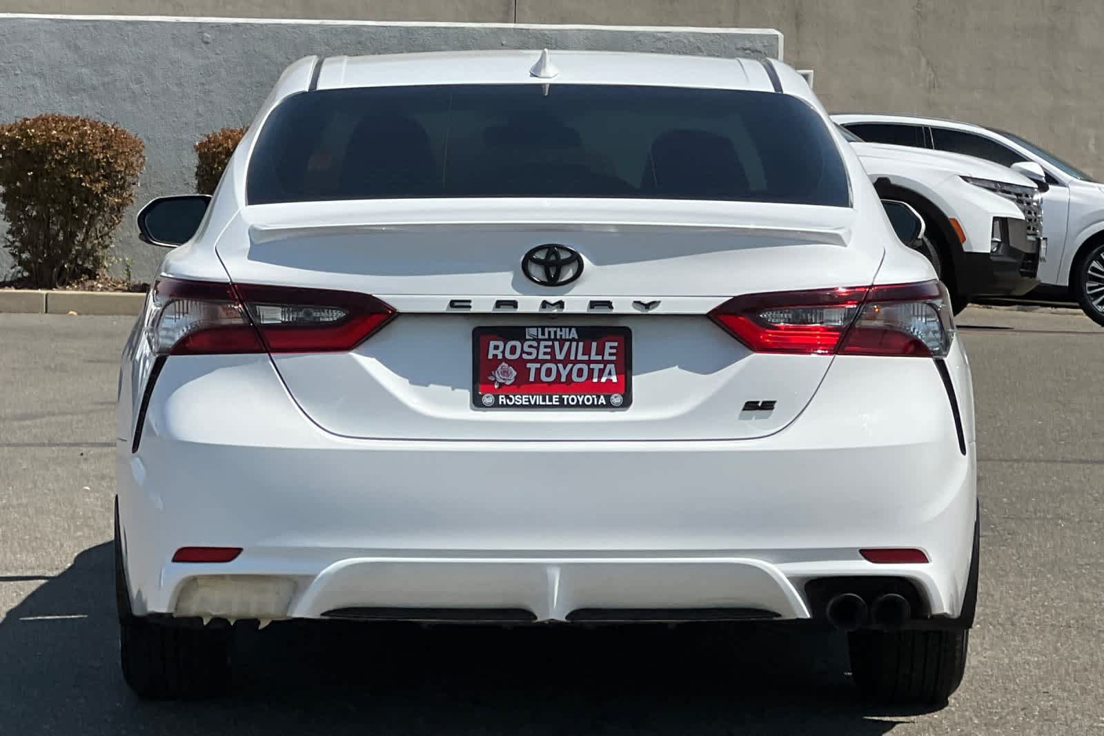 Used 2022 Toyota Camry SE FWD image 8