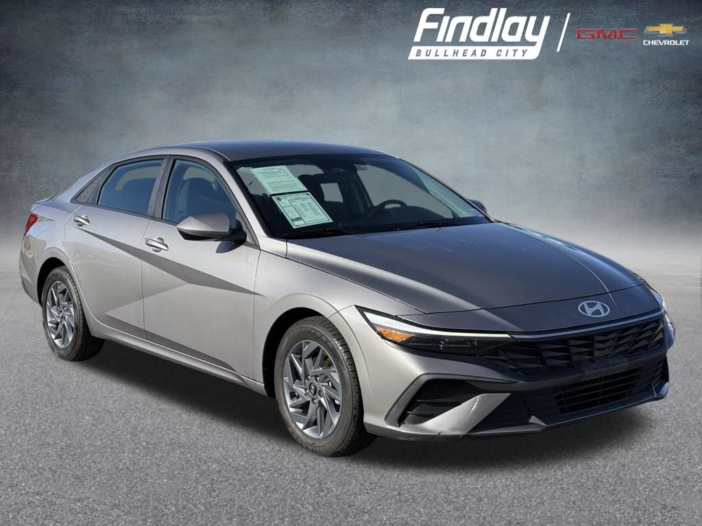 Used 2024 Hyundai Elantra SEL image 1