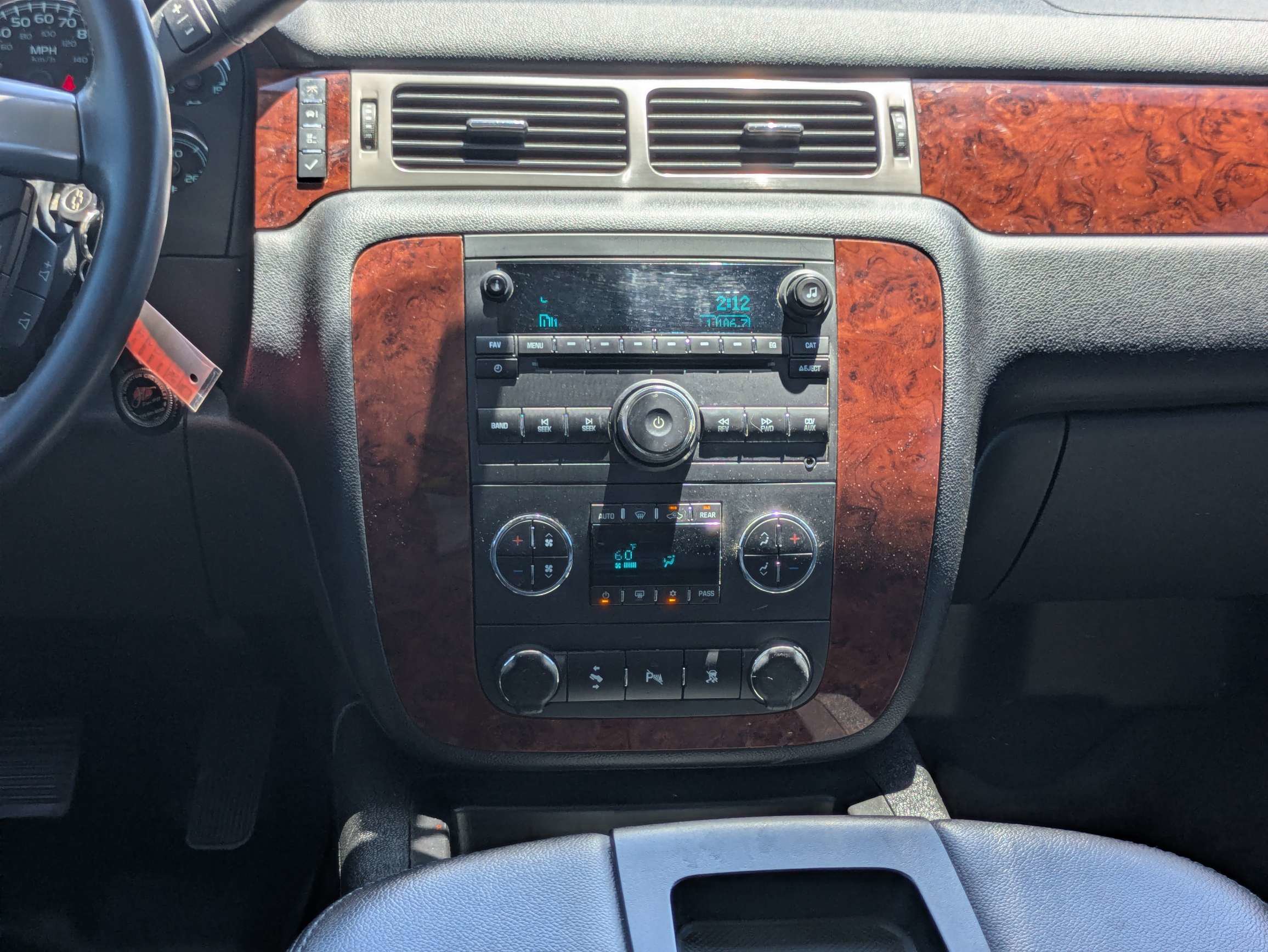 Used 2011 Chevrolet Suburban 2500 LT w/ Luxury Package AWD/4WD image 20