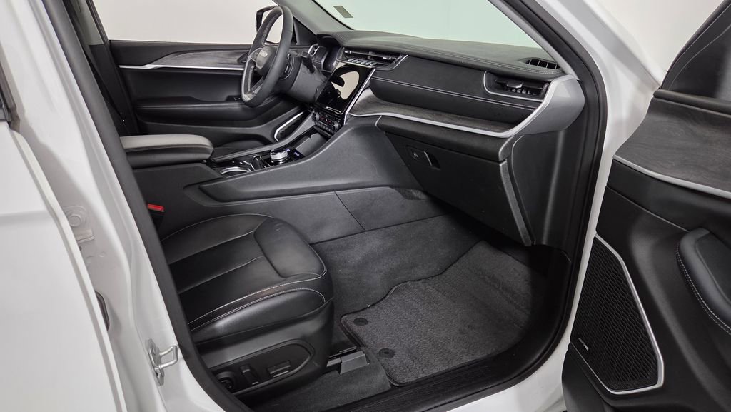 Used 2023 Jeep Grand Cherokee Limited image 37