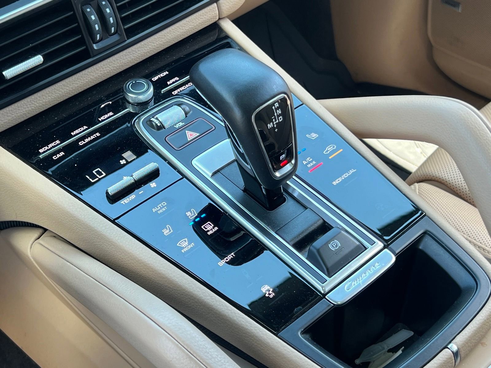 Certified 2022 Porsche Cayenne AWD/4WD image 29