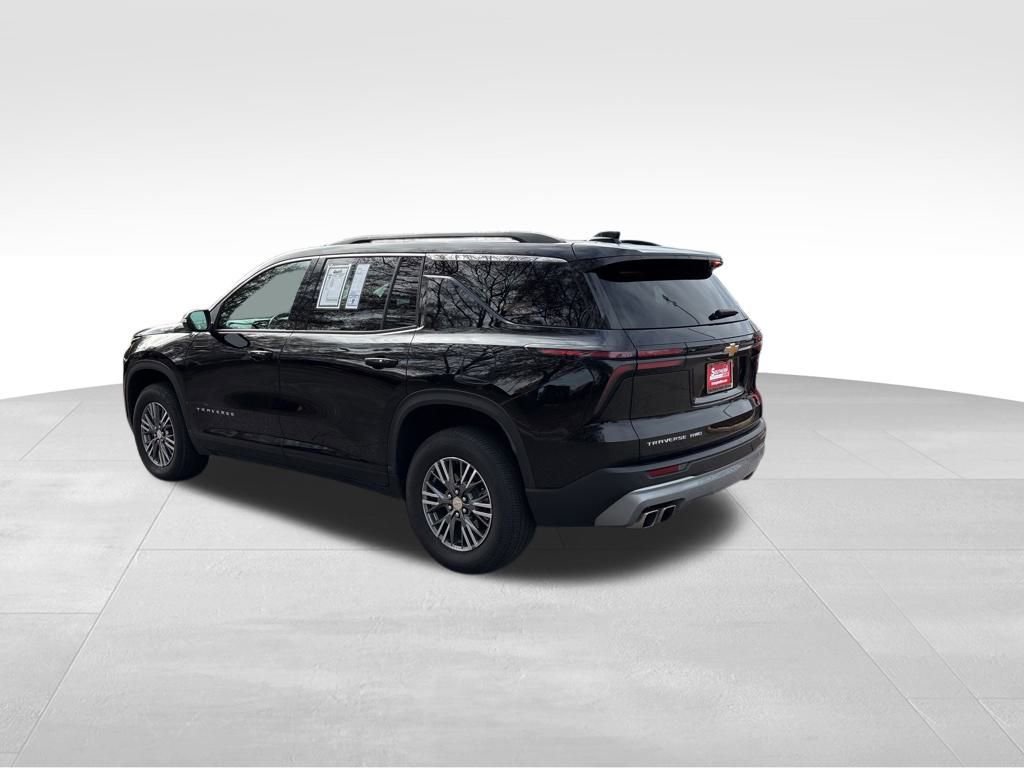Used 2025 Chevrolet Traverse LT image 4