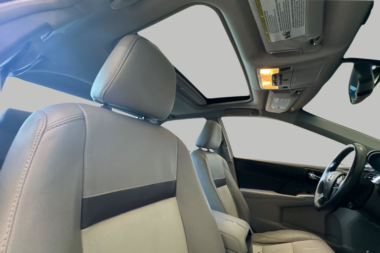 Used 2014 Toyota Camry XLE w/ Leather Package FWD image 17