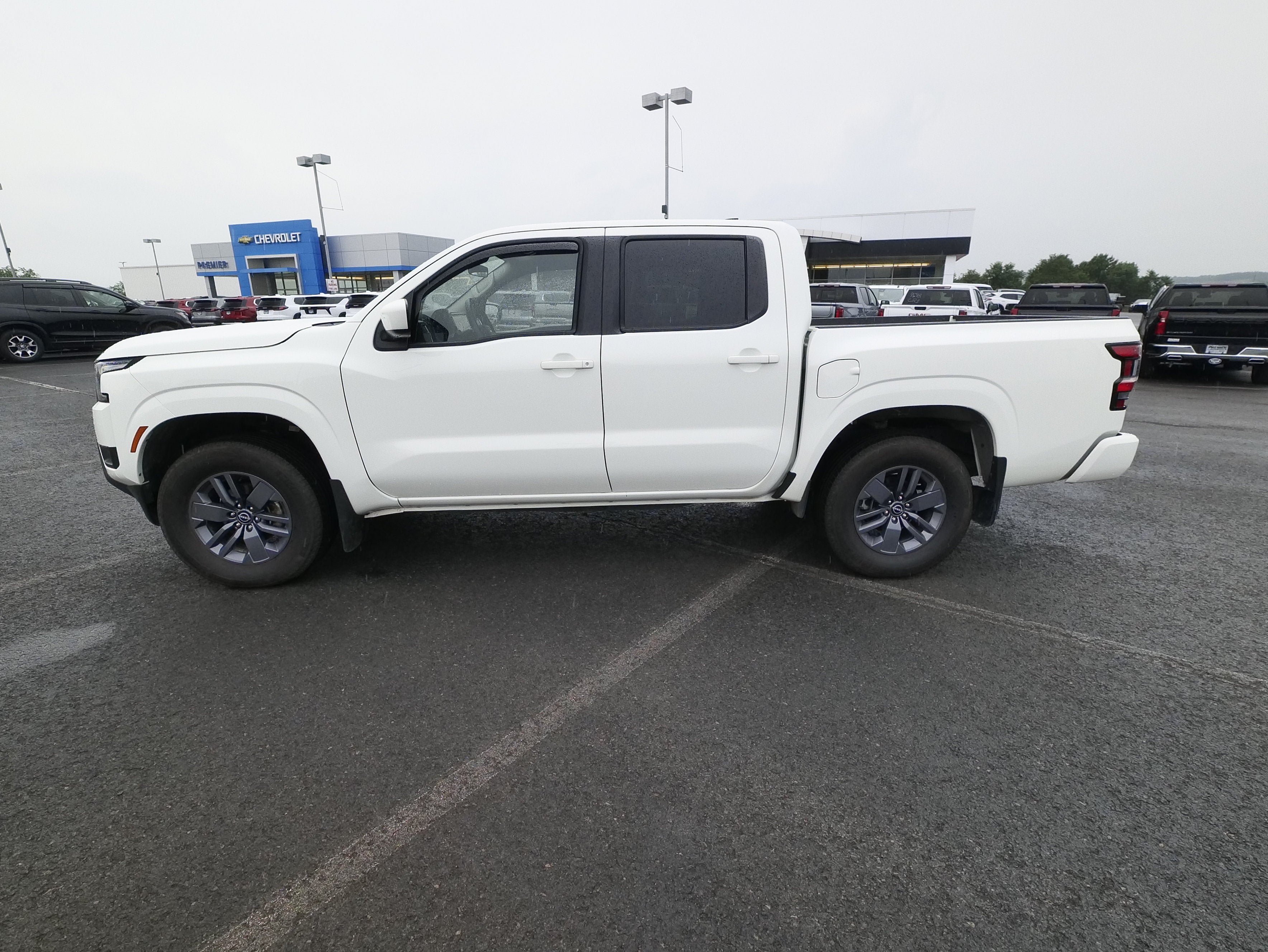 Used 2025 Nissan Frontier SV AWD/4WD image 5