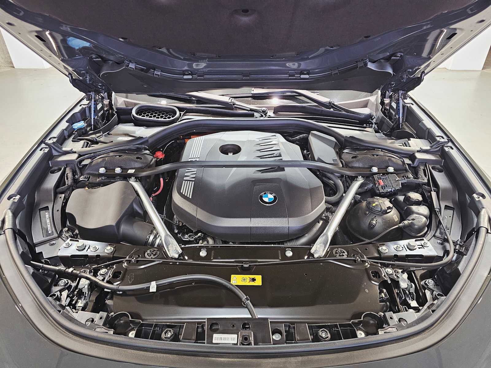 New 2026 BMW 750e xDrive w/ Executive Package image 9