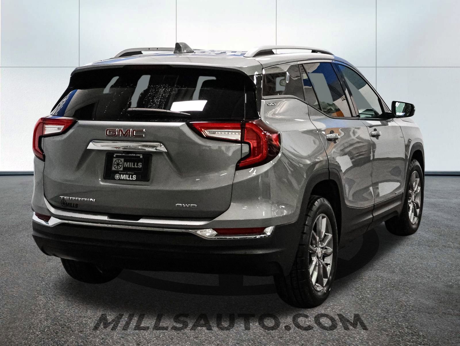 Used 2024 GMC Terrain SLT image 7