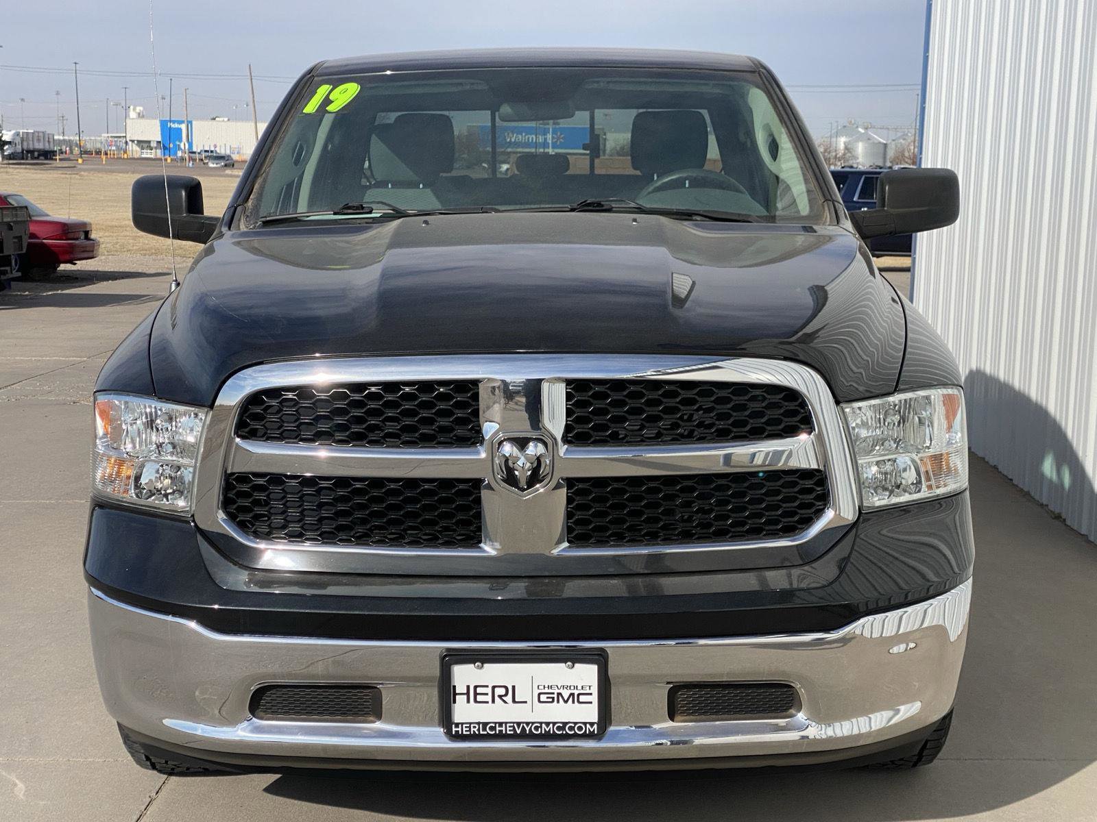 Used 2019 RAM 1500 Classic SLT RWD image 2