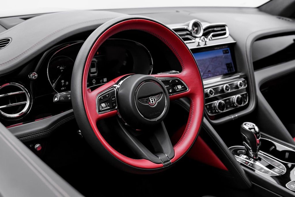 Used 2023 Bentley Bentayga image 12