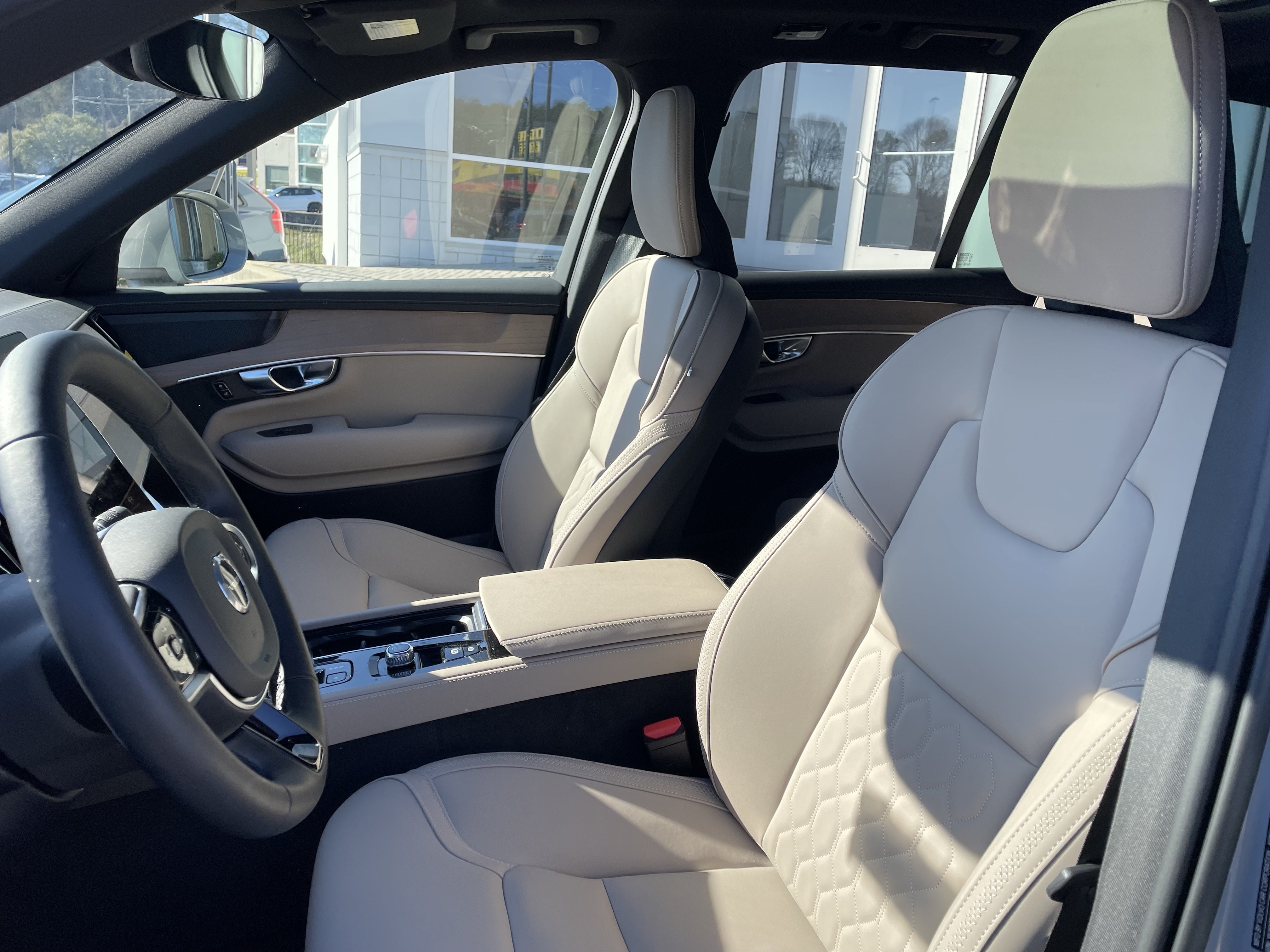 New 2026 Volvo XC90 B6 Plus w/ Protection Package Premier AWD/4WD image 15