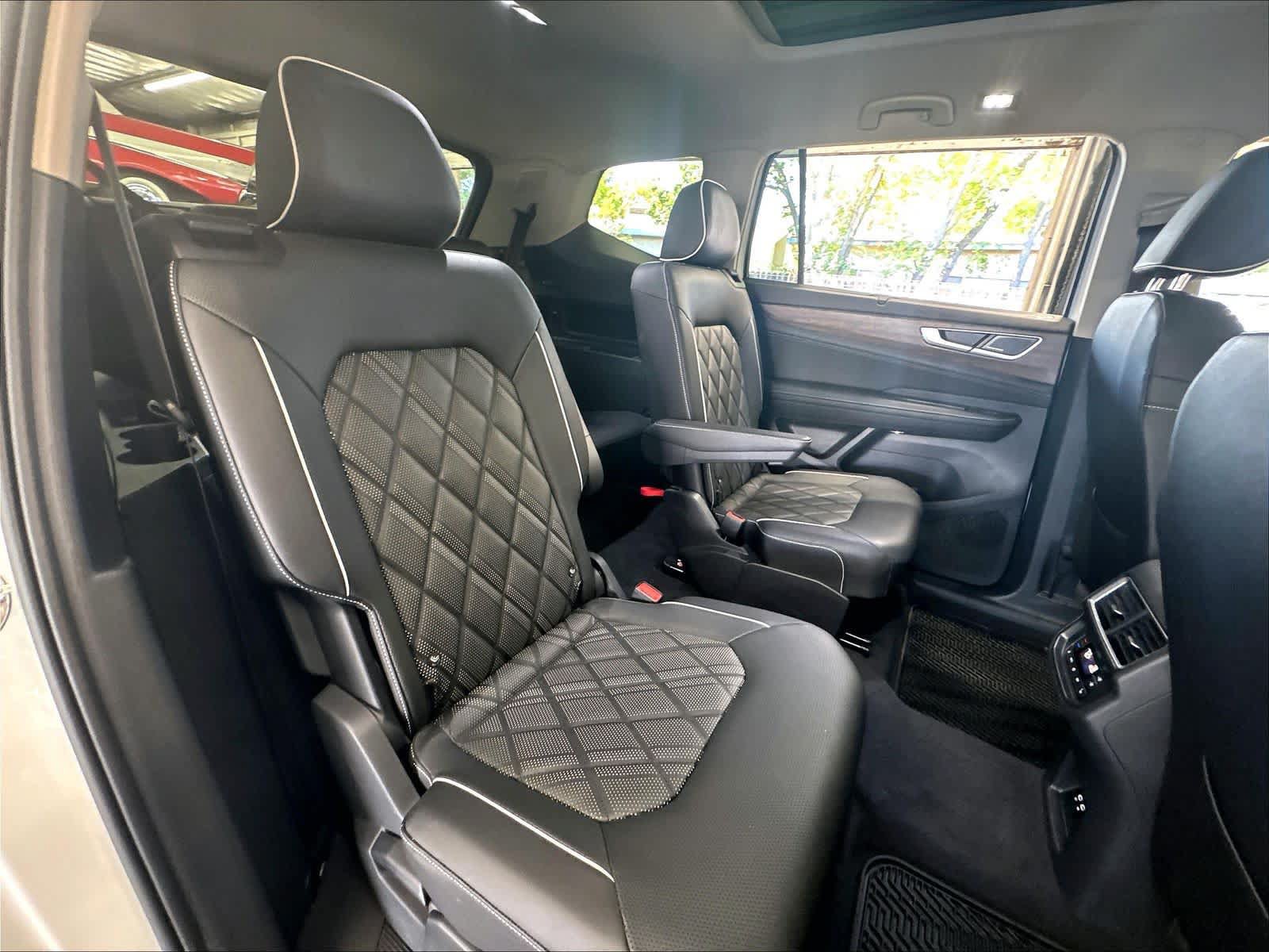 Certified 2026 Volkswagen Atlas SEL Premium R-Line AWD/4WD image 28