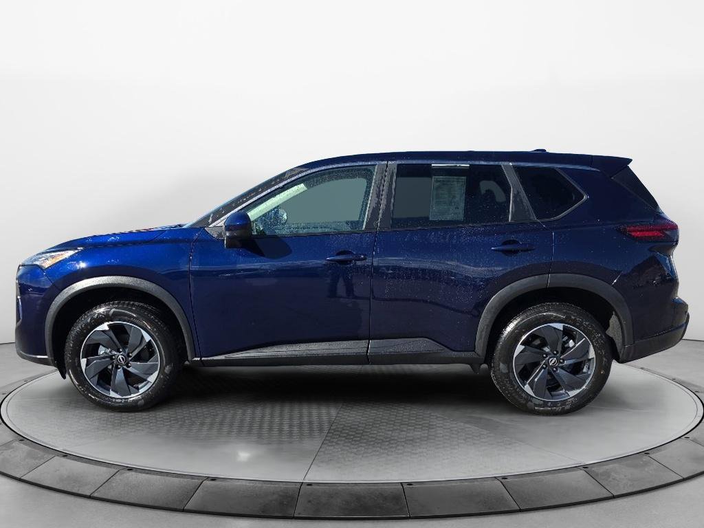 Used 2025 Nissan Rogue SV image 2