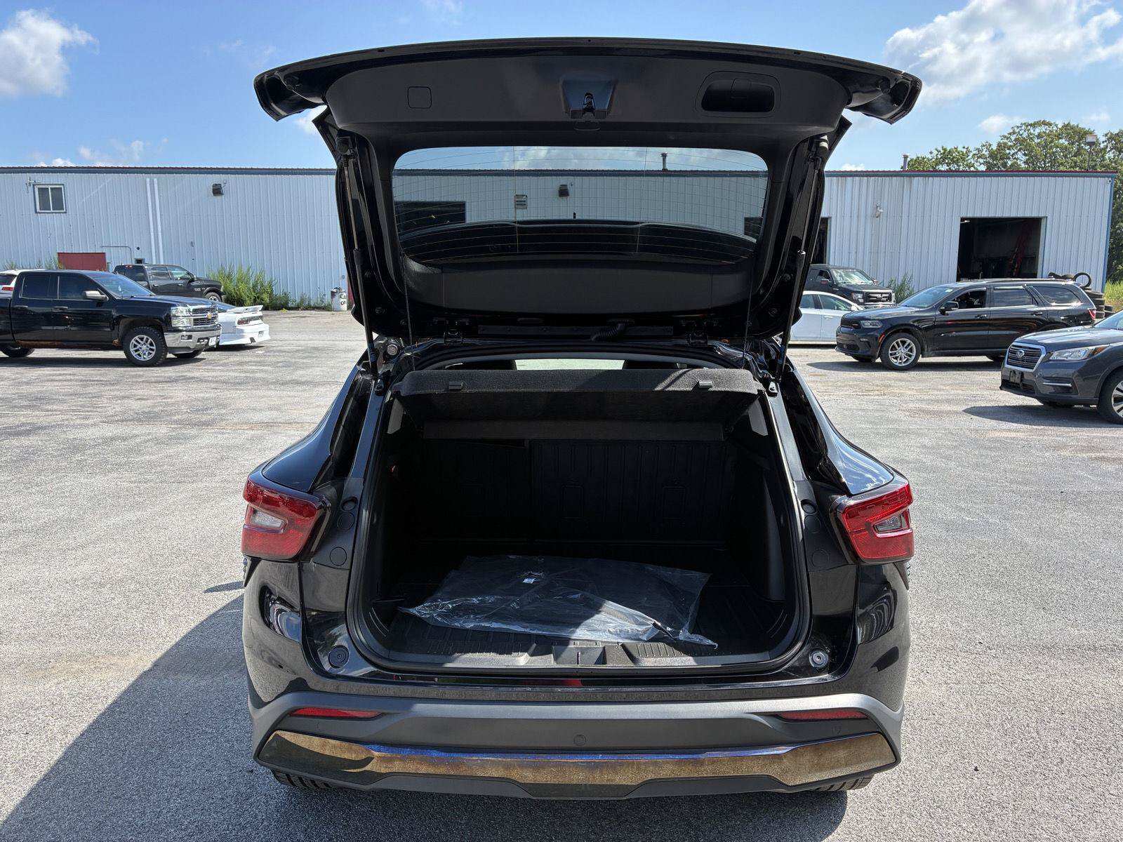 Used 2025 Chevrolet Trax ACTIV w/ Sunroof Package FWD image 11