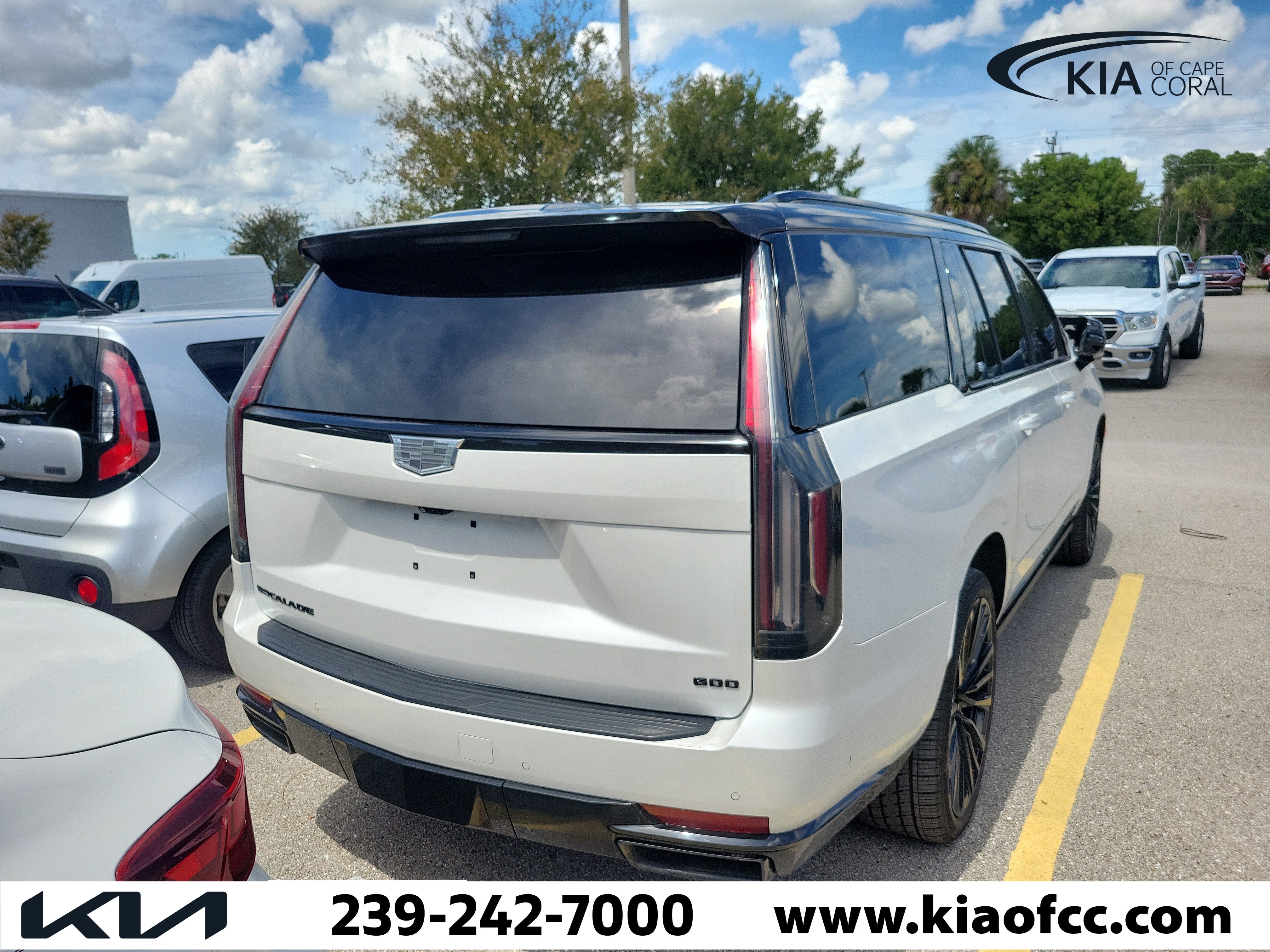 Used 2024 Cadillac Escalade ESV Sport Platinum w/ LPO, ONYX Package AWD/4WD image 6