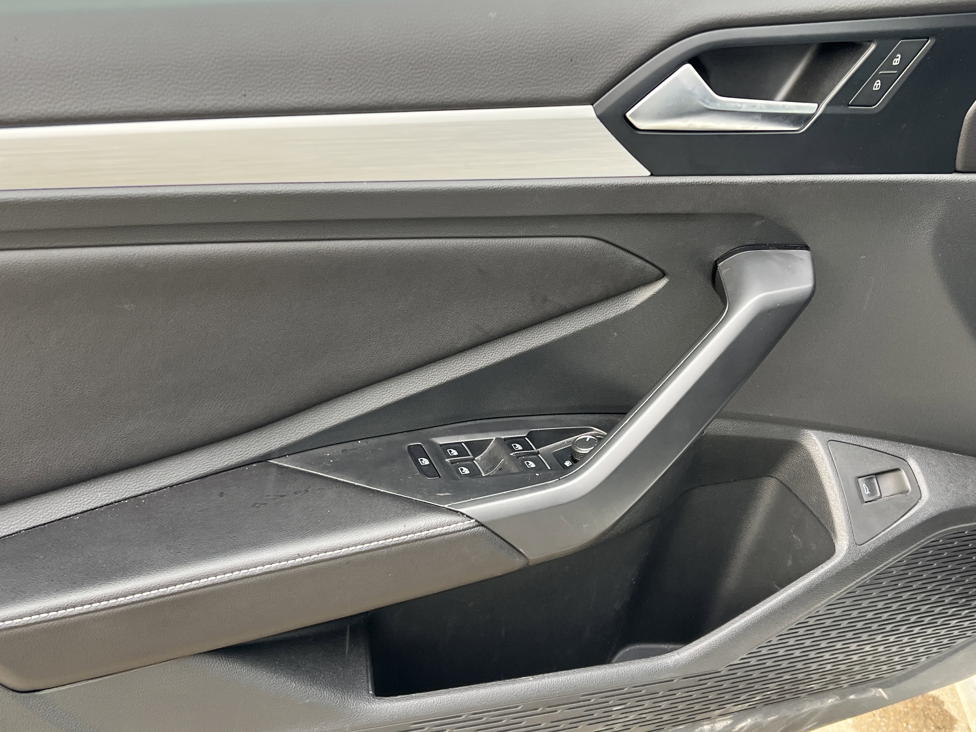 Certified 2025 Volkswagen Jetta Sport image 13