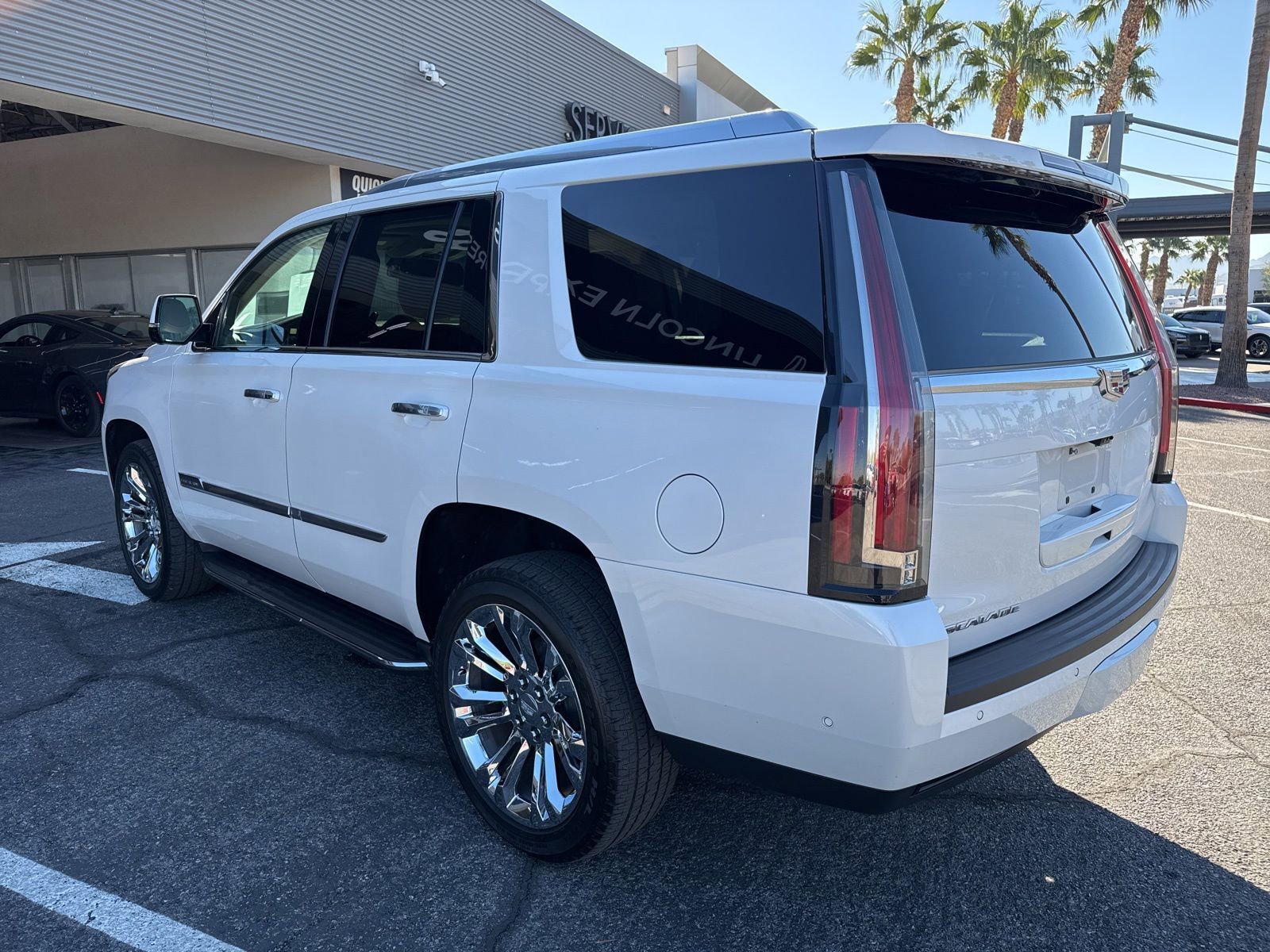Used 2019 Cadillac Escalade Luxury w/ LPO, Radiant Package image 7