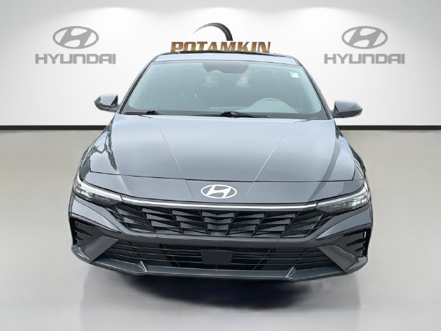 Used 2025 Hyundai Elantra SEL FWD image 2