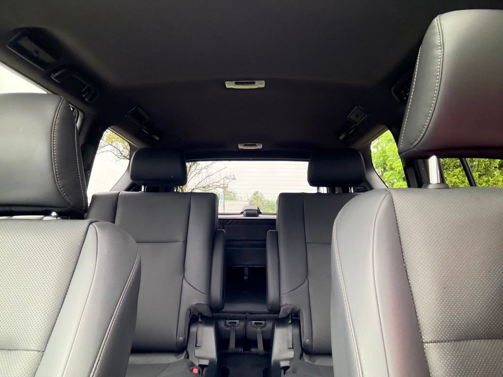 Used 2022 Lexus GX 460 Premium w/ Accessory Package AWD/4WD image 37
