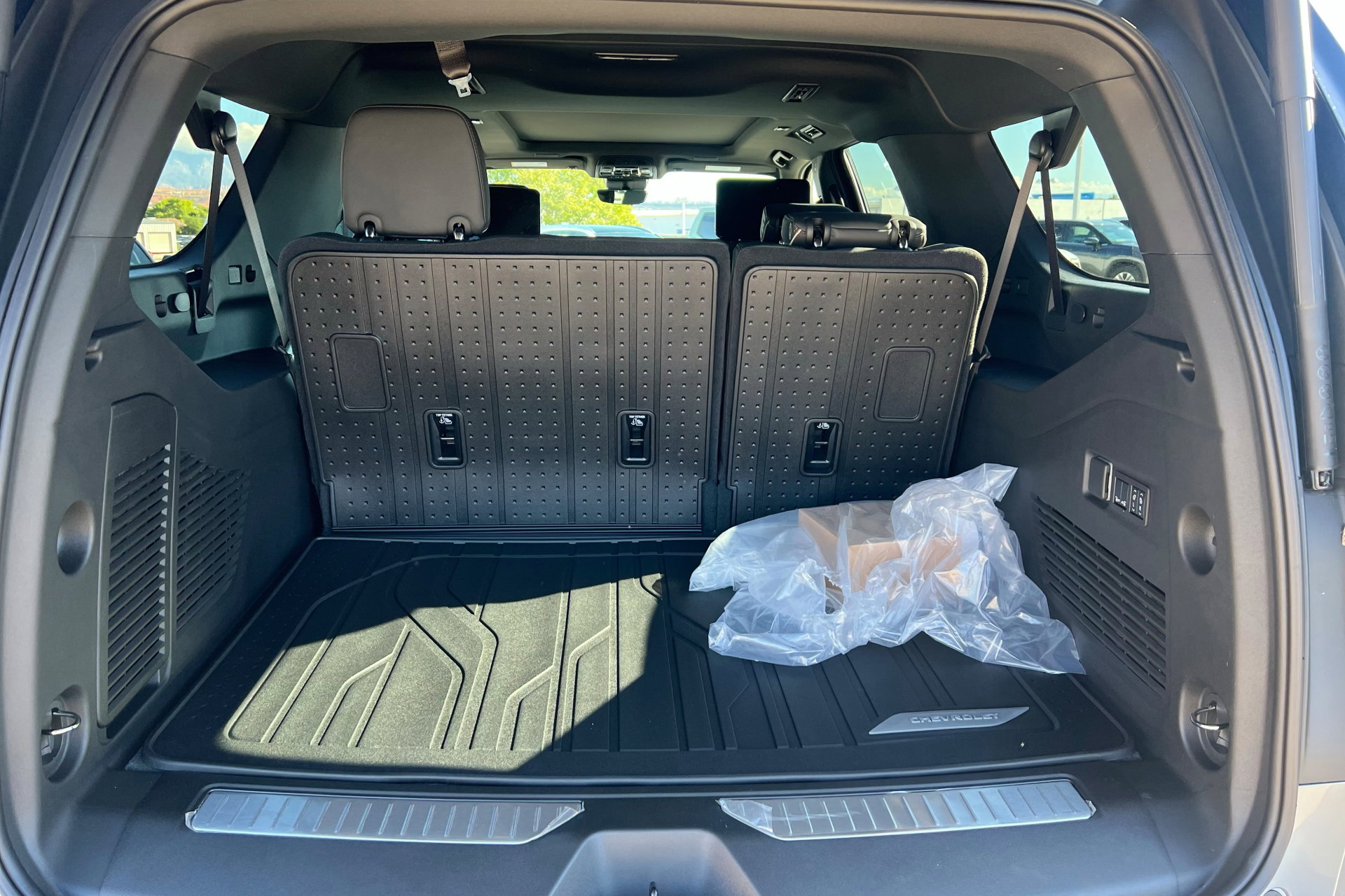 New 2026 Chevrolet Suburban Premier image 27