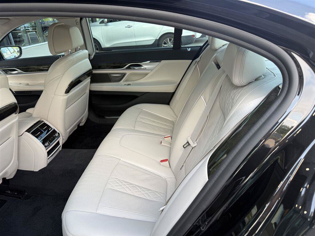Used 2021 BMW 740i xDrive w/ Premium Package AWD/4WD image 16