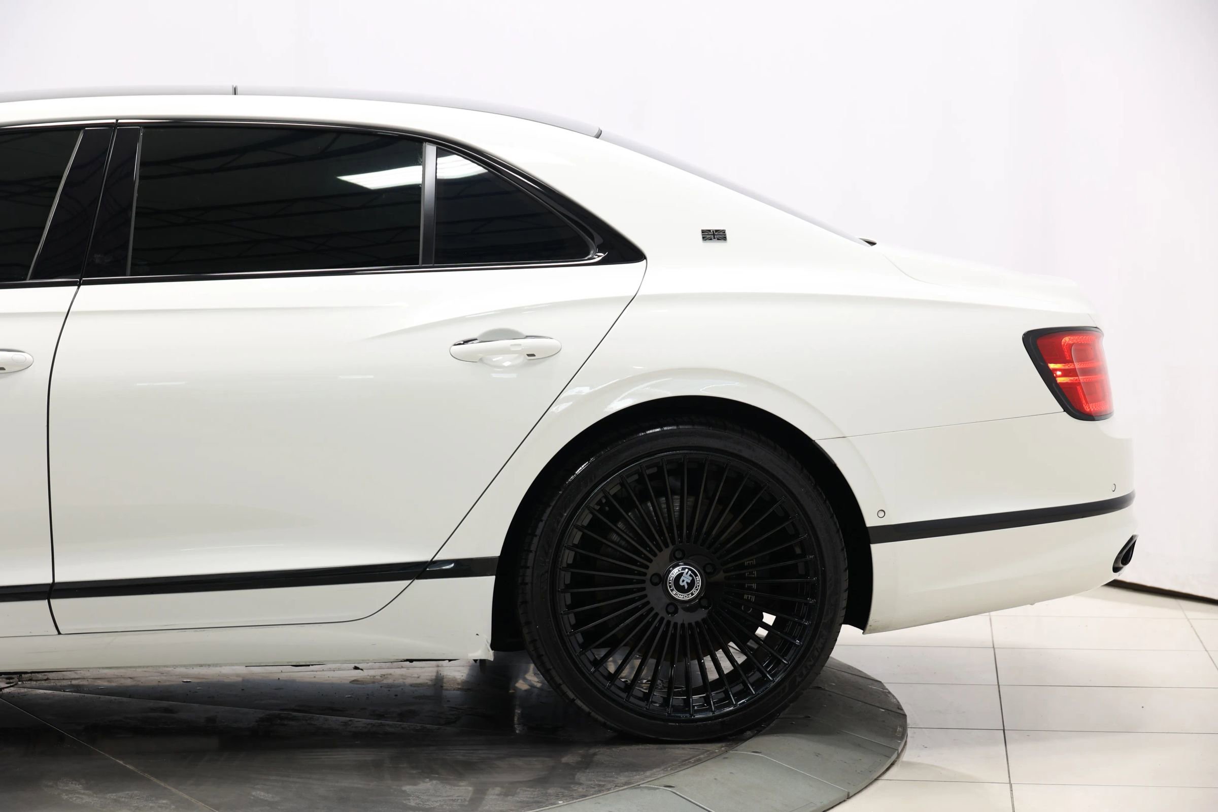 Used 2020 Bentley Flying Spur W12 image 11
