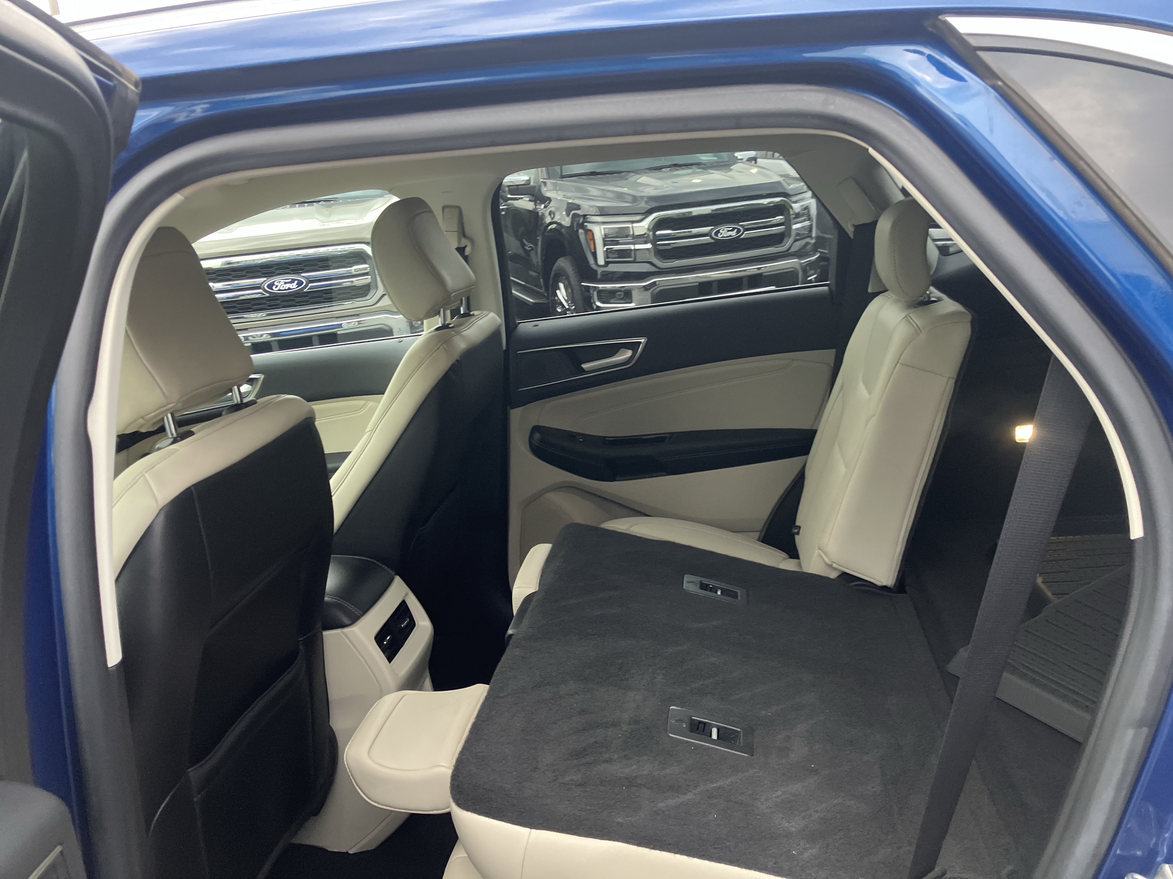 Used 2020 Ford Edge Titanium w/ Class II Trailer Tow Package AWD/4WD image 16