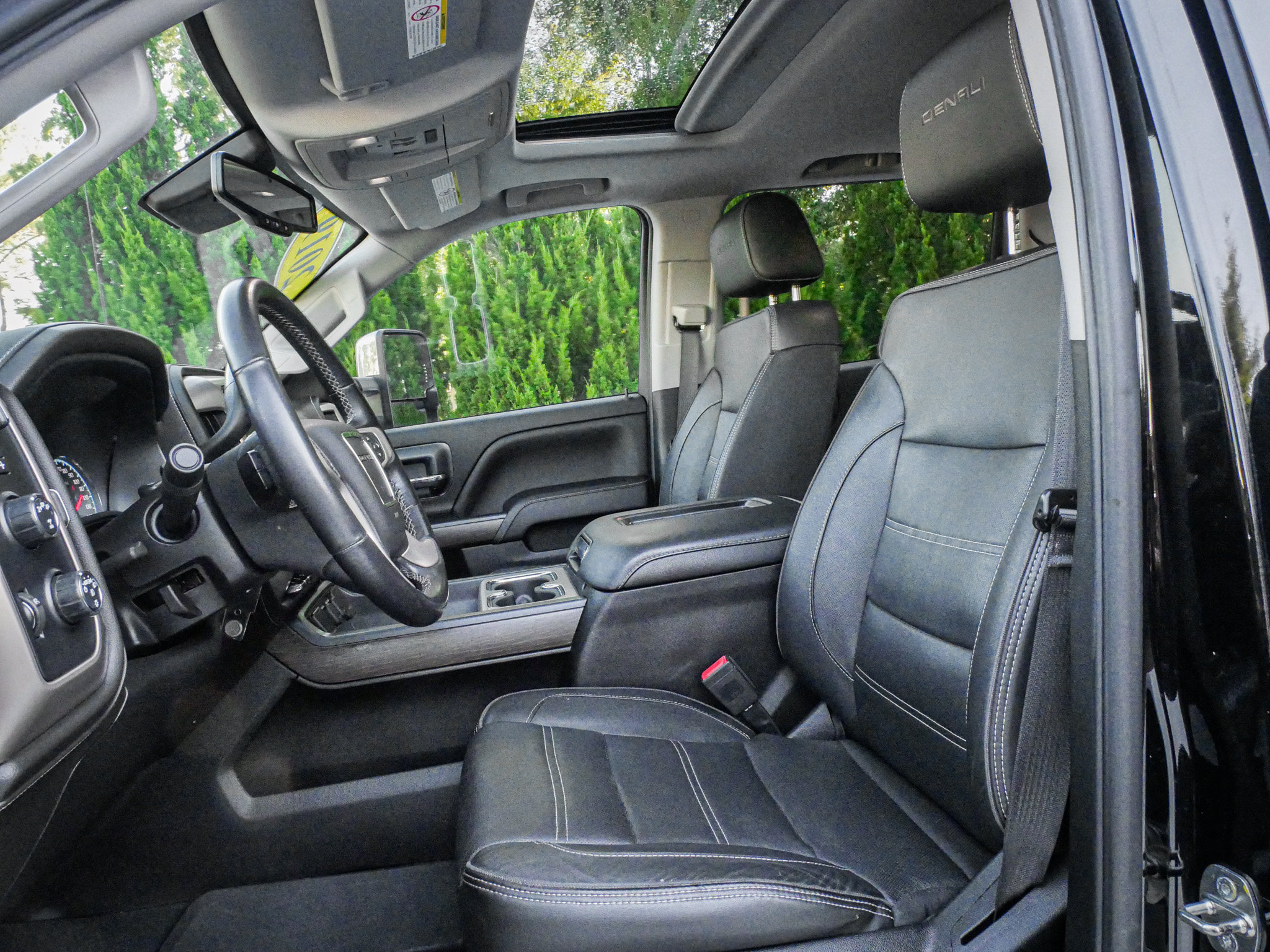 Used 2019 GMC Sierra 2500 Denali w/ Duramax Plus Package AWD/4WD image 16