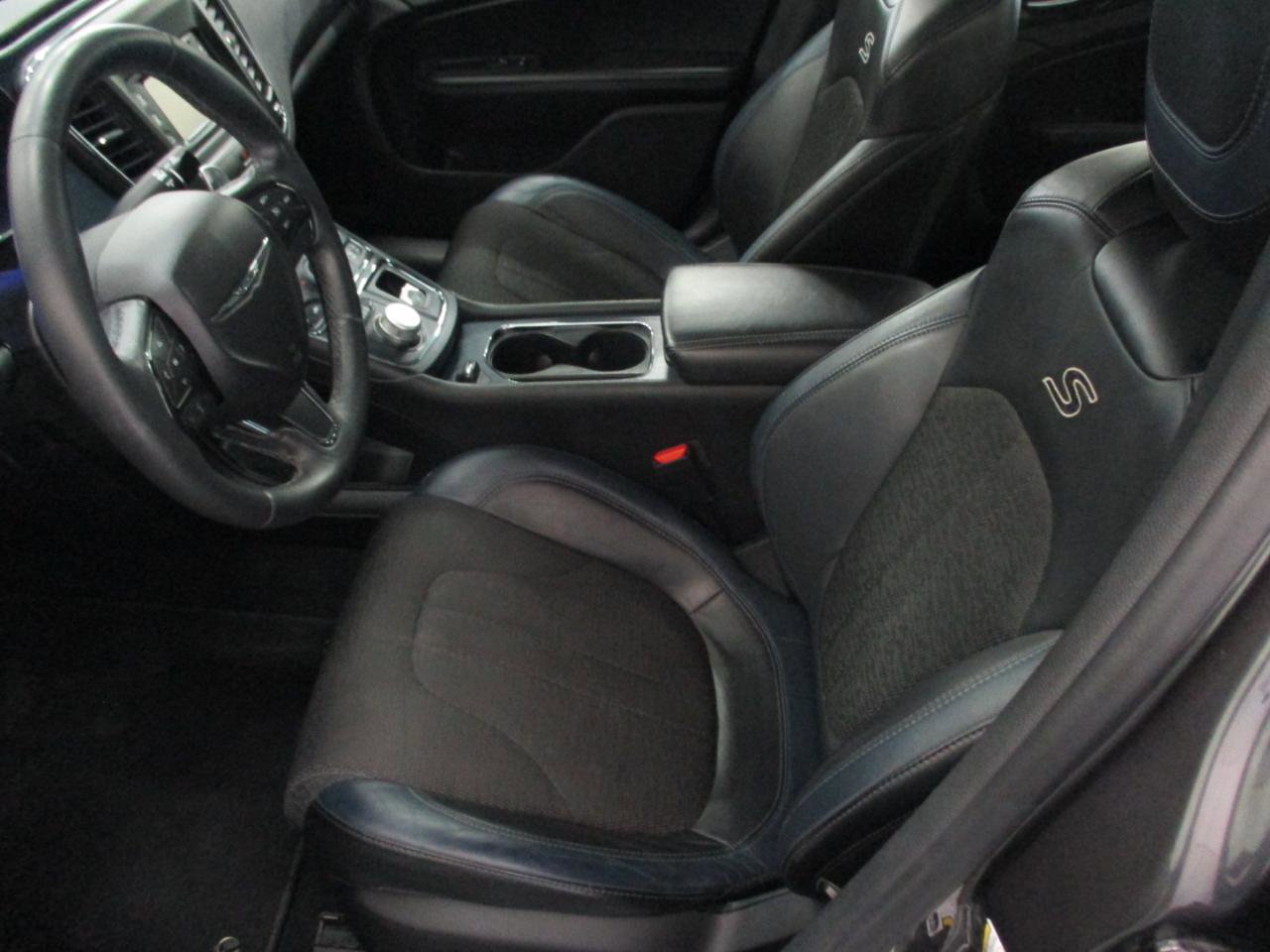 Used 2015 Chrysler 200 S w/ Comfort Group AWD/4WD image 9