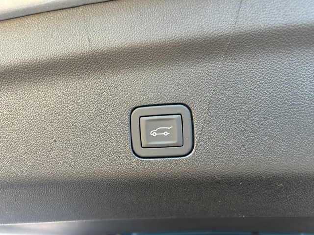 New 2025 Chevrolet Suburban Premier image 27