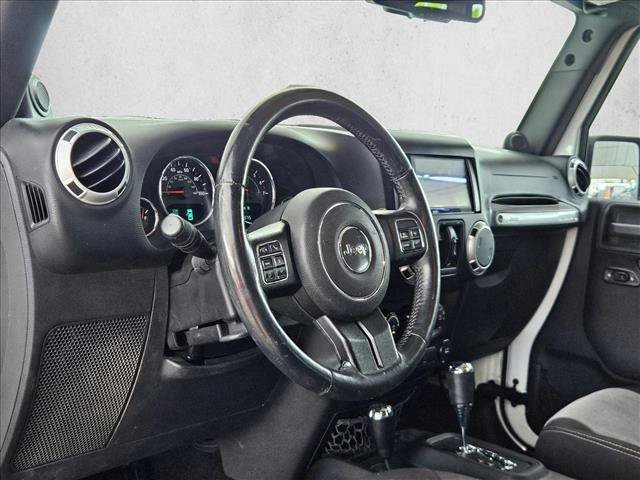 Used 2014 Jeep Wrangler Unlimited Sahara w/ Connectivity Group AWD/4WD image 8