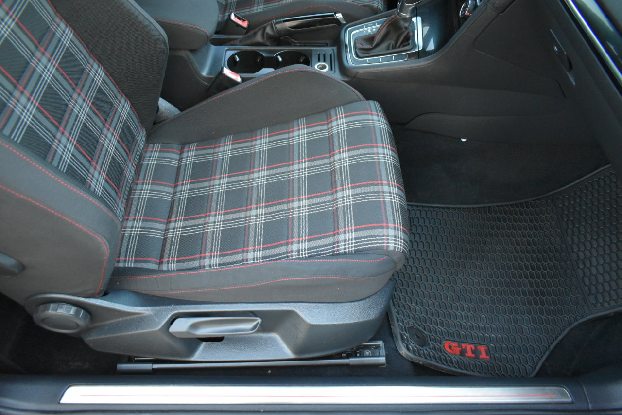 Used 2015 Volkswagen GTI S image 23