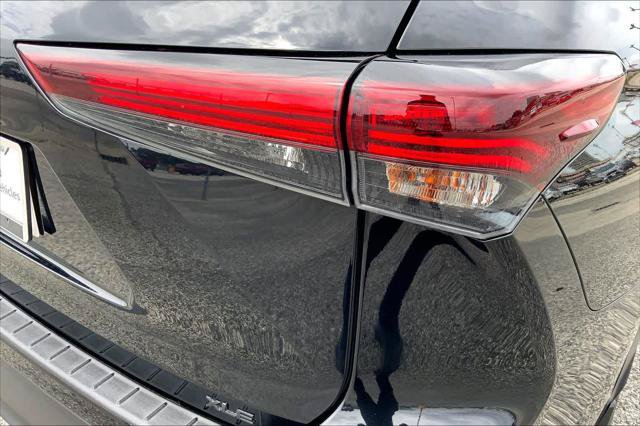 Certified 2024 Toyota Highlander XLE FWD image 30