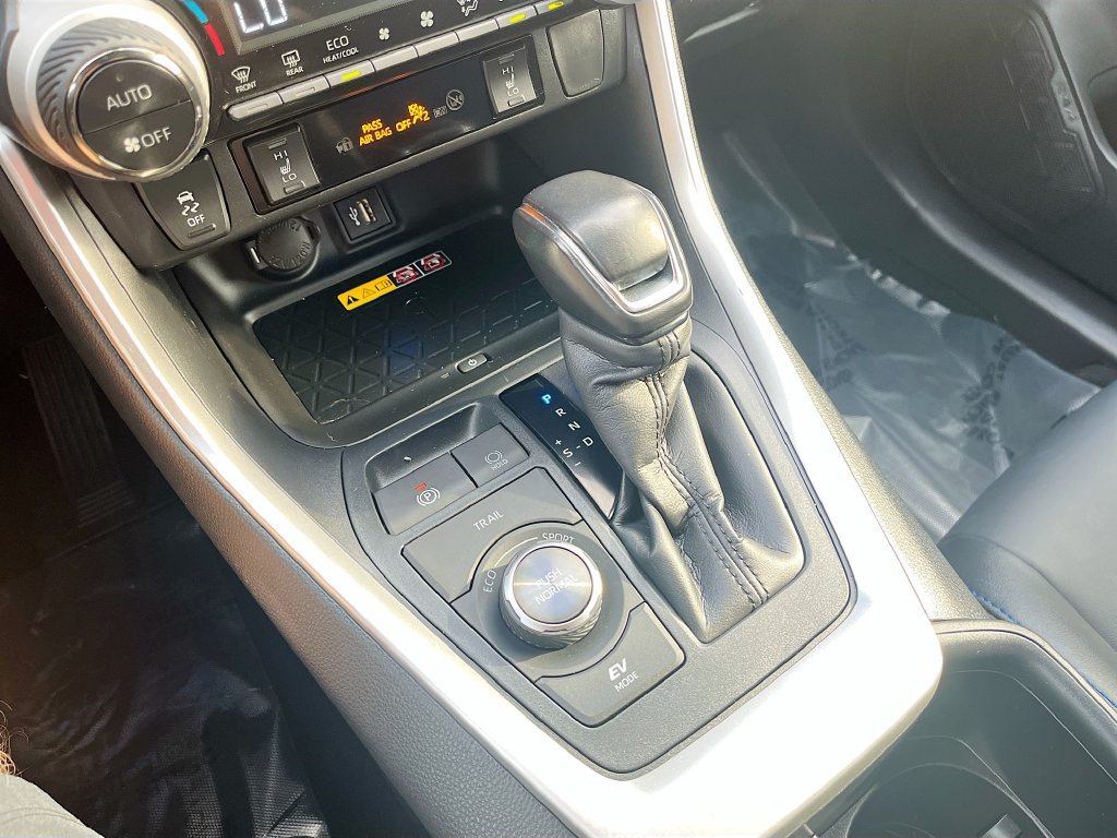 Used 2024 Toyota RAV4 XSE AWD/4WD image 17