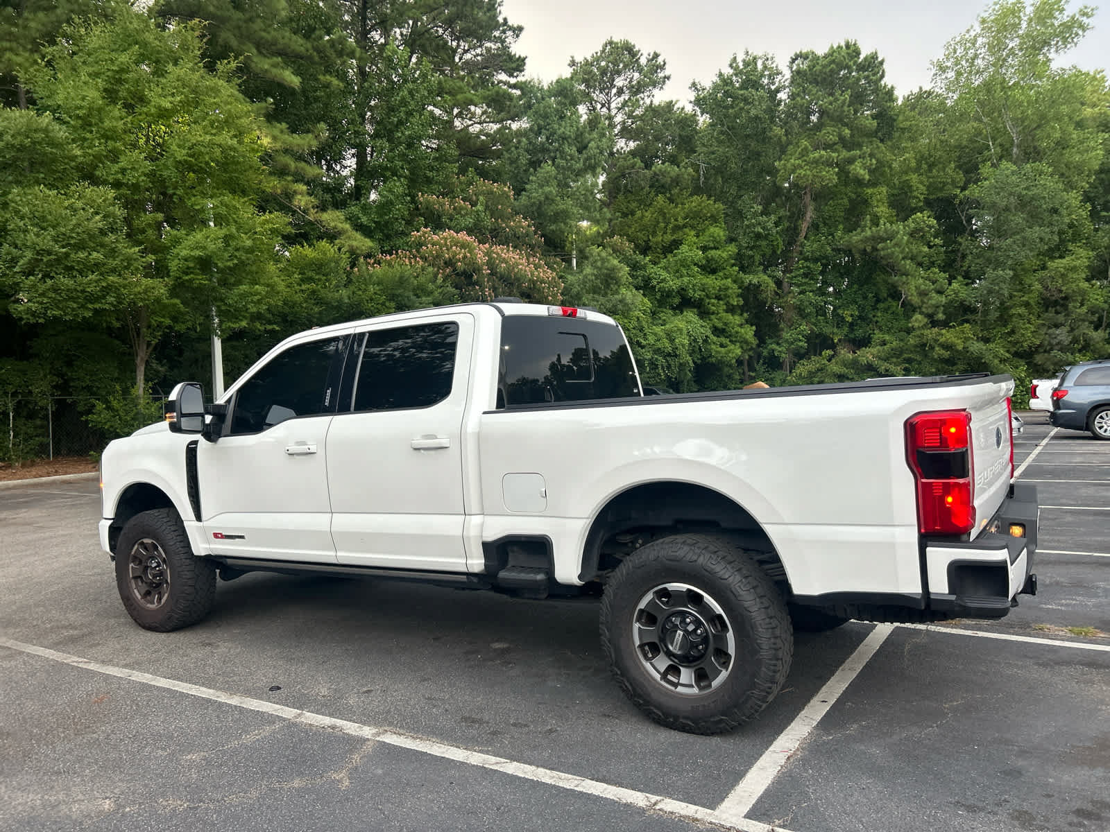 Used 2023 Ford F350 Lariat w/ Lariat Ultimate Package AWD/4WD image 2