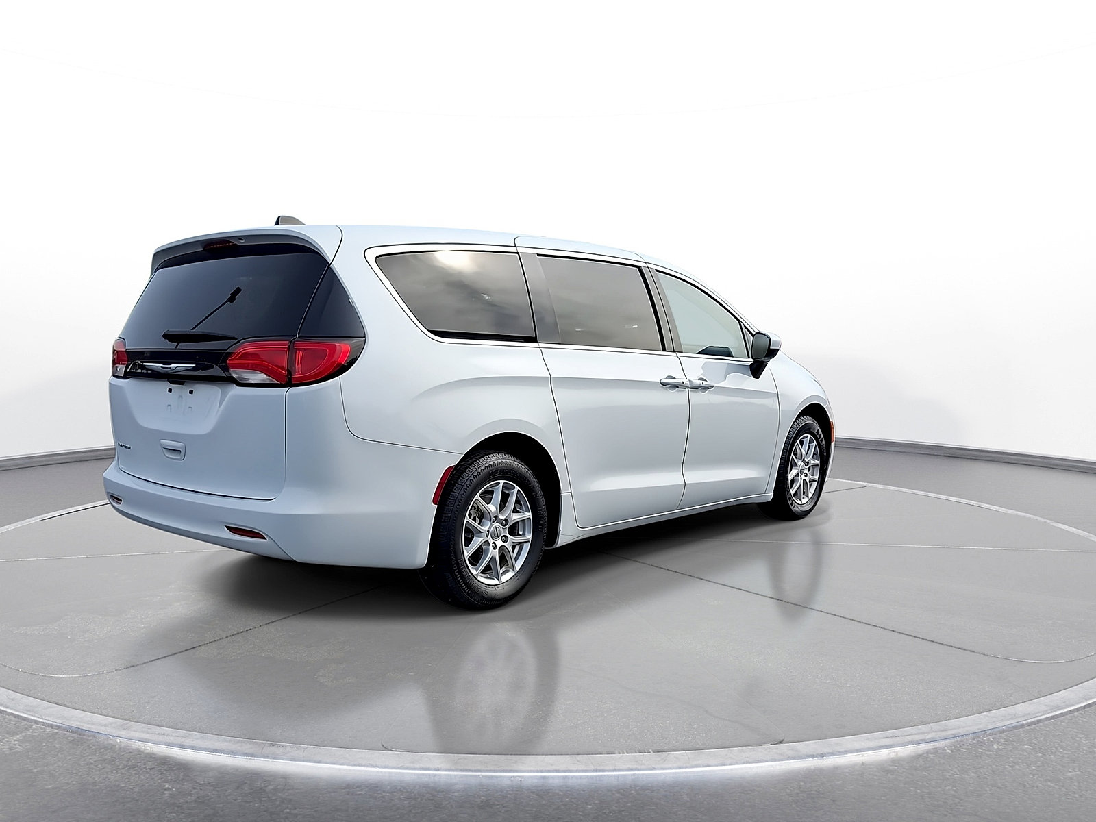 Used 2023 Chrysler Voyager LX FWD image 8