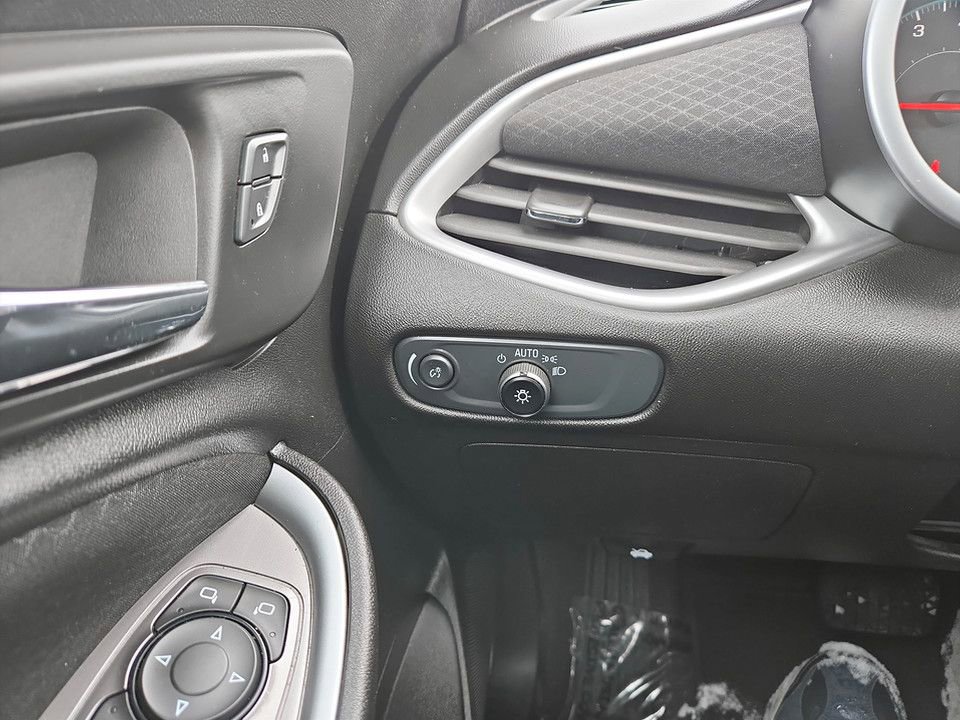 Used 2024 Chevrolet Malibu LT image 21