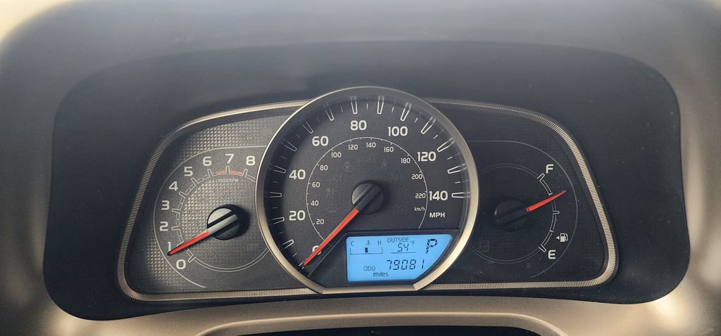 Used 2015 Toyota RAV4 LE image 11