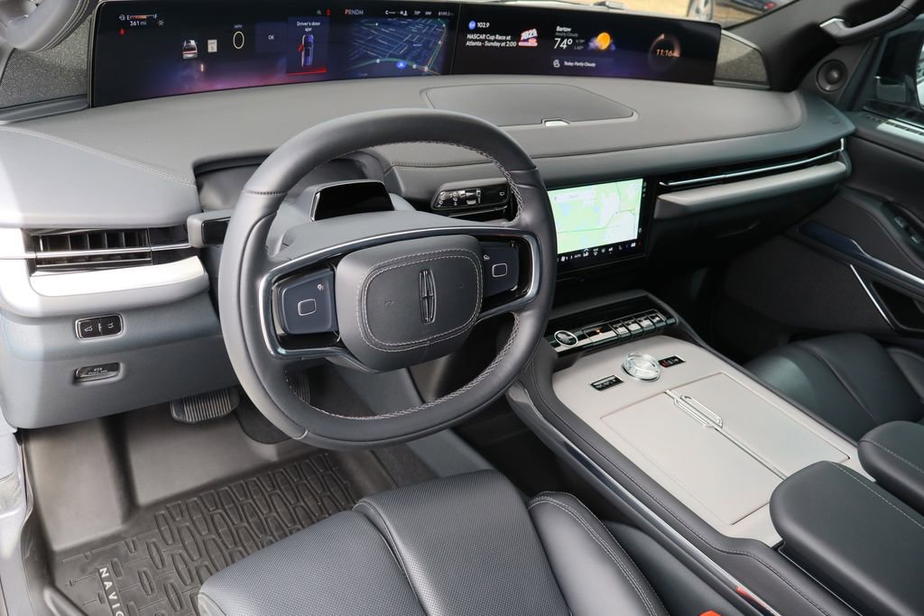 Used 2025 Lincoln Navigator L Reserve w/ Jet Appearance Package image 11