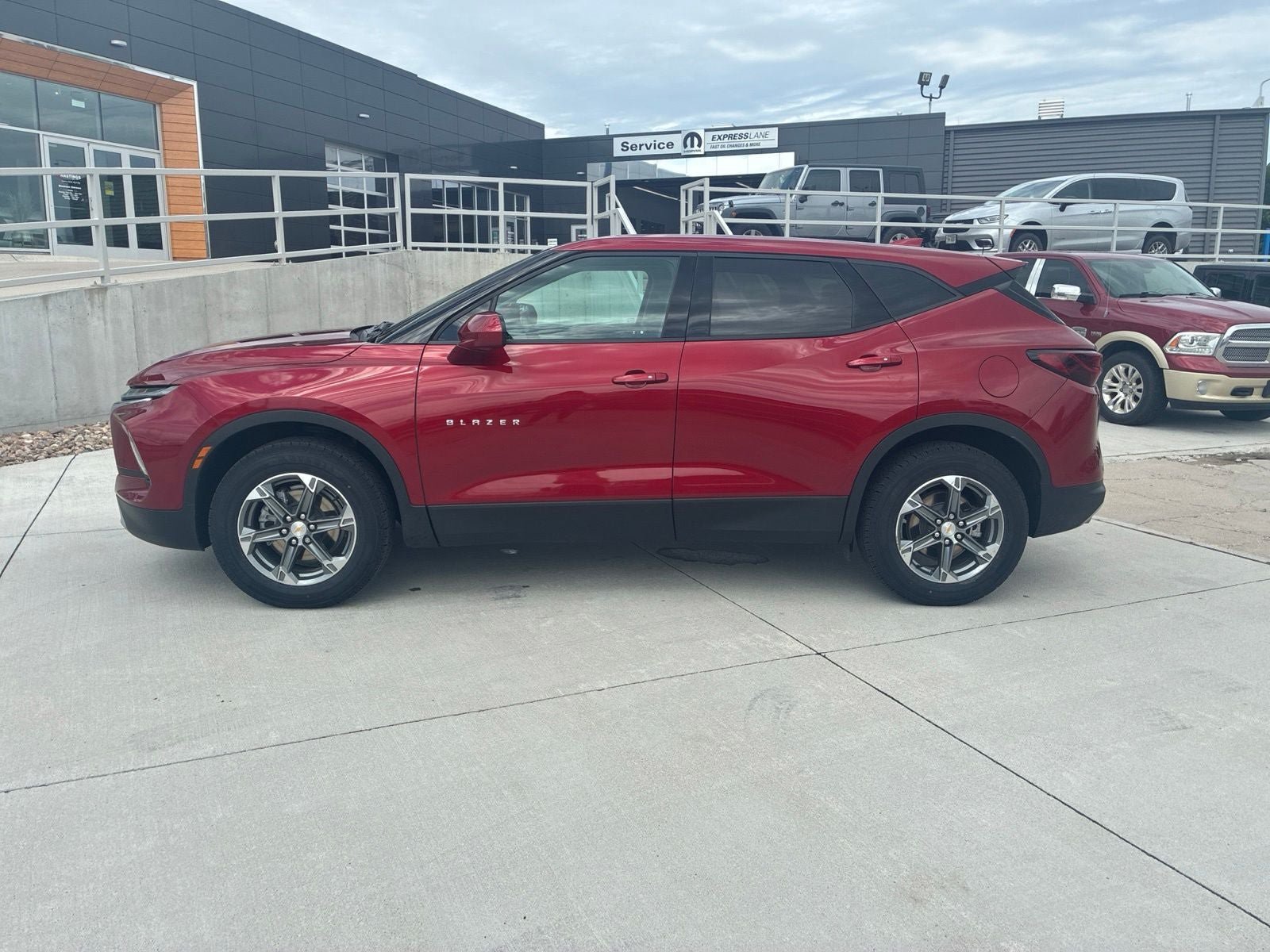 Used 2023 Chevrolet Blazer LT AWD/4WD image 2