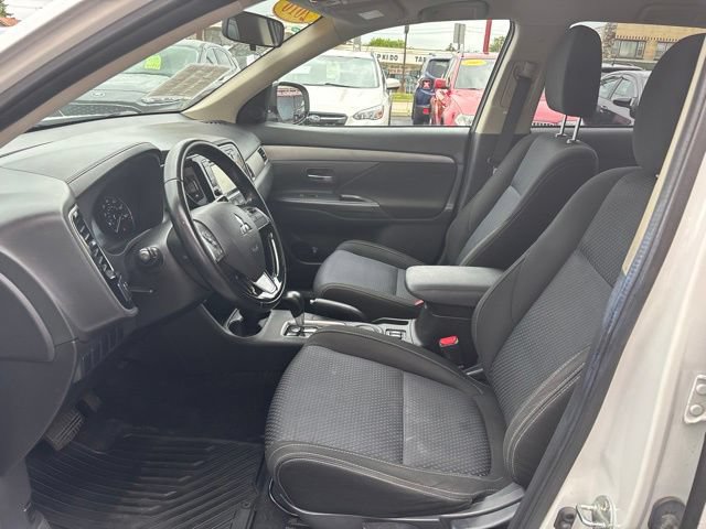 Used 2016 Mitsubishi Outlander SE FWD image 15