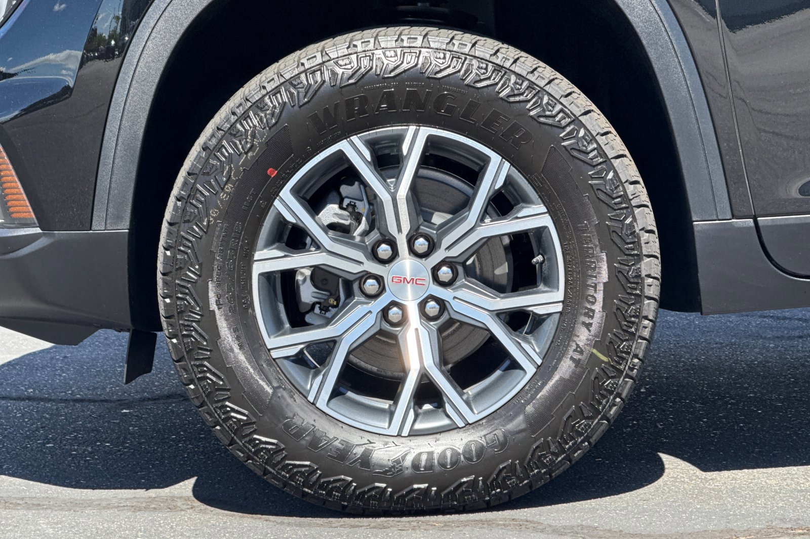 New 2026 GMC Acadia AT4 w/ LPO, Floor Liner Package AWD/4WD image 28