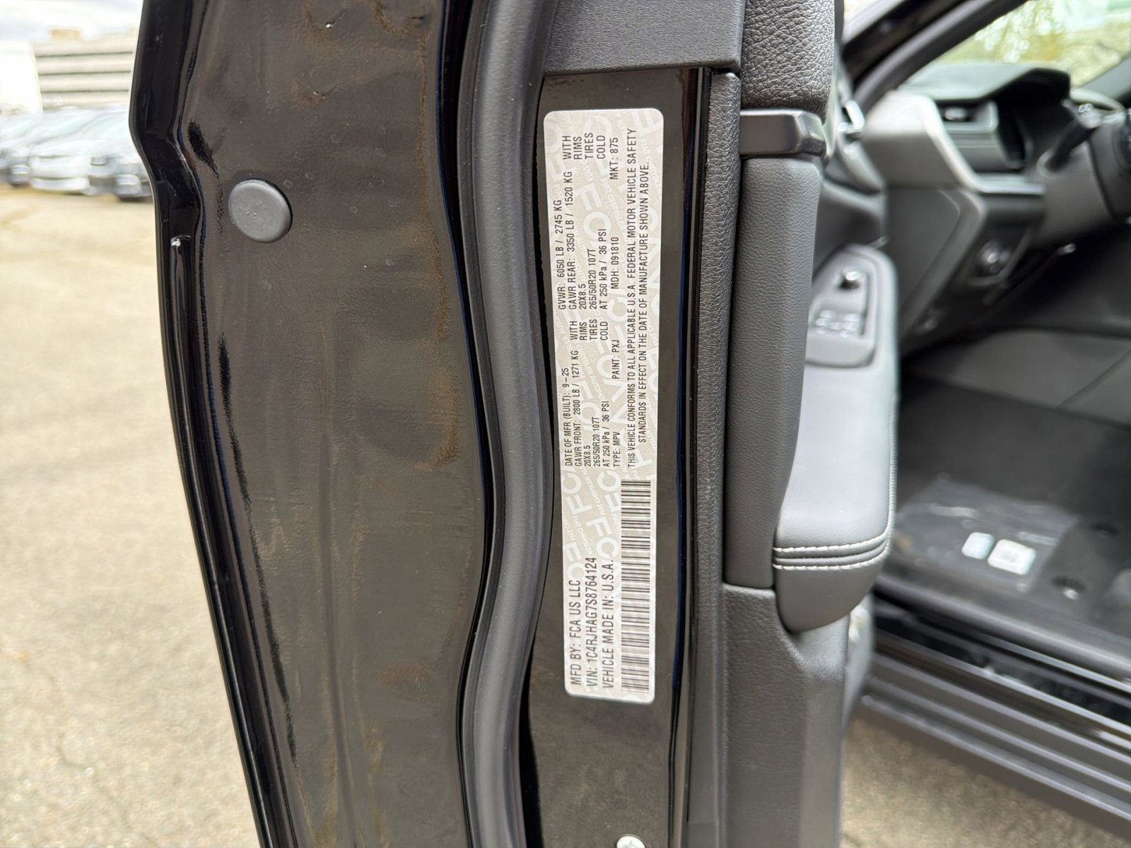 New 2025 Jeep Grand Cherokee Laredo image 28