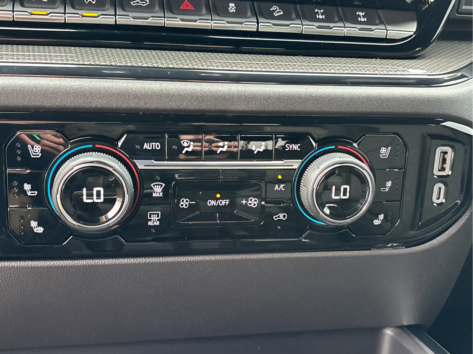 Certified 2024 Chevrolet Silverado 1500 ZR2 w/ Technology Package image 21