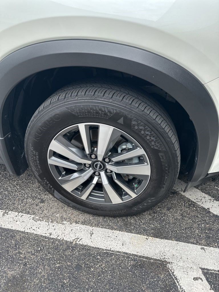 Used 2024 Nissan Pathfinder SL AWD/4WD image 14