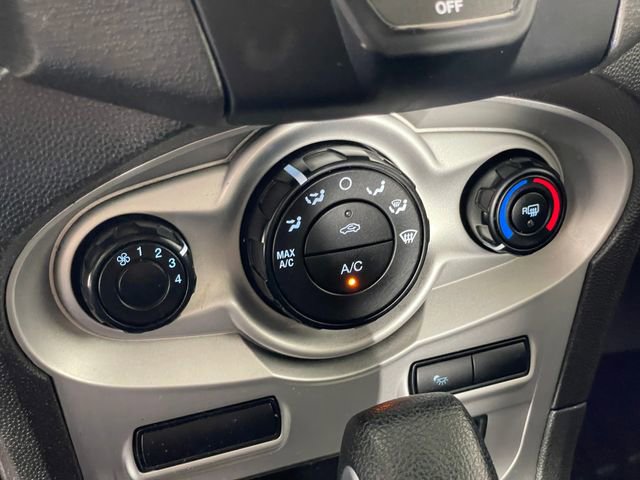 Used 2014 Ford Fiesta SE image 9