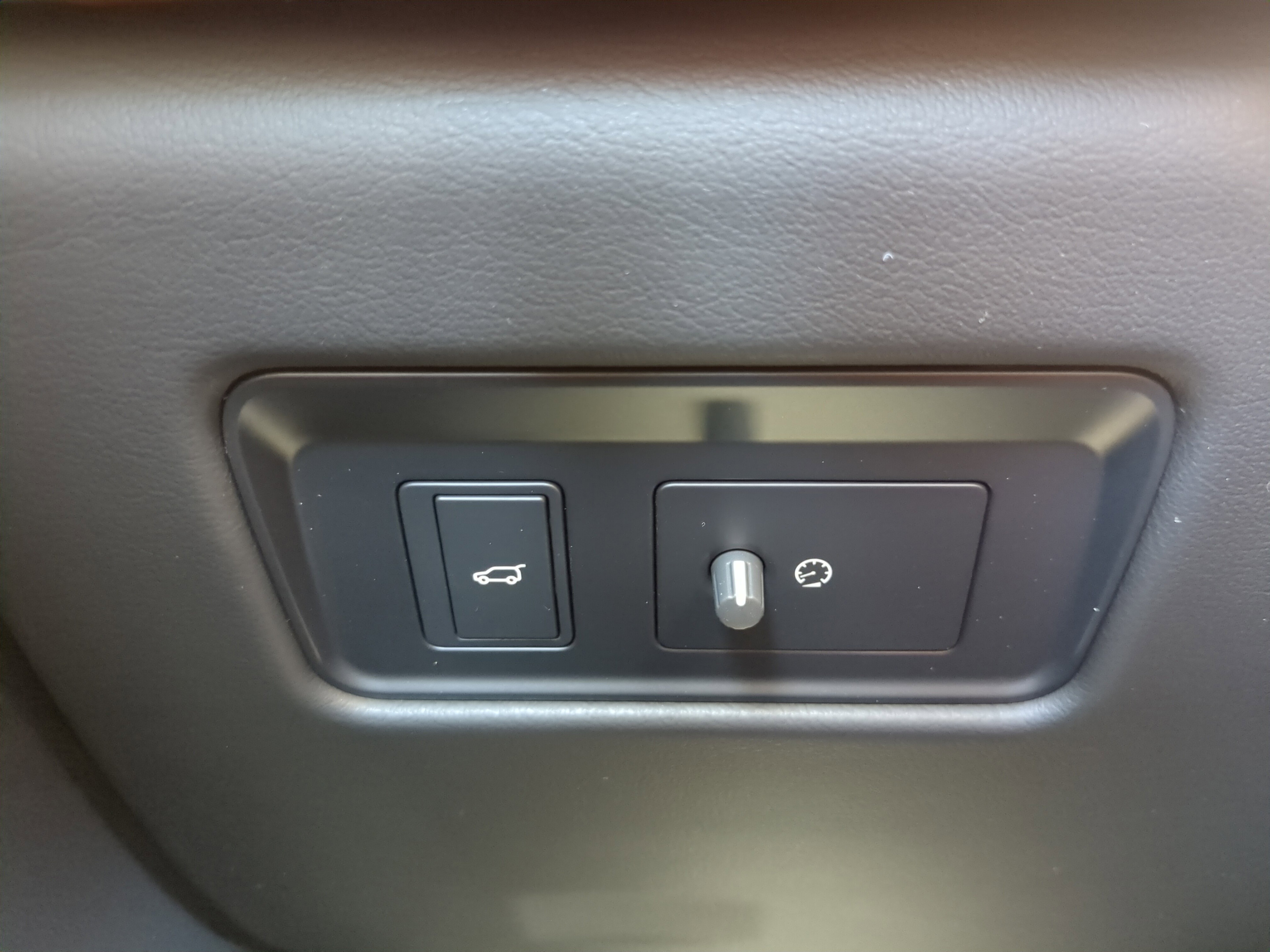 New 2026 Jaguar F-PACE R-Dynamic S image 29