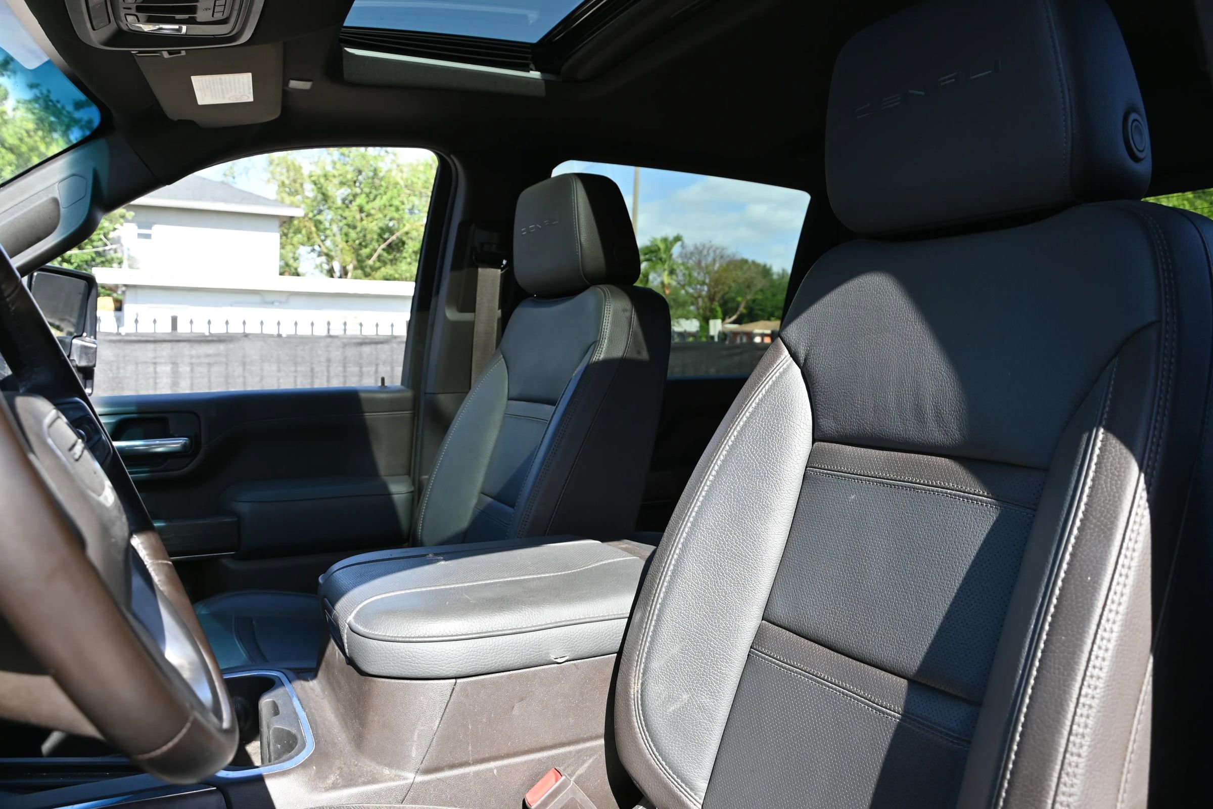 Used 2023 GMC Sierra 2500 Denali w/ Denali Ultimate Package AWD/4WD image 11