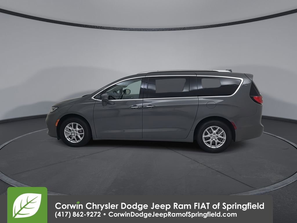 Used 2021 Chrysler Pacifica Touring-L w/ Uconnect Theater Family Group FWD image 9