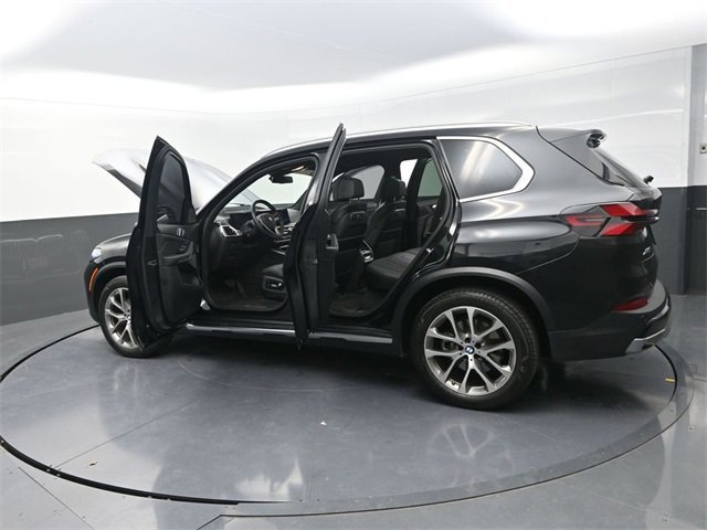 Used 2024 BMW X5 xDrive40i w/ Premium Package image 39