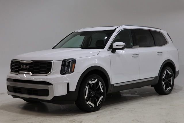 Used 2025 Kia Telluride S FWD image 3