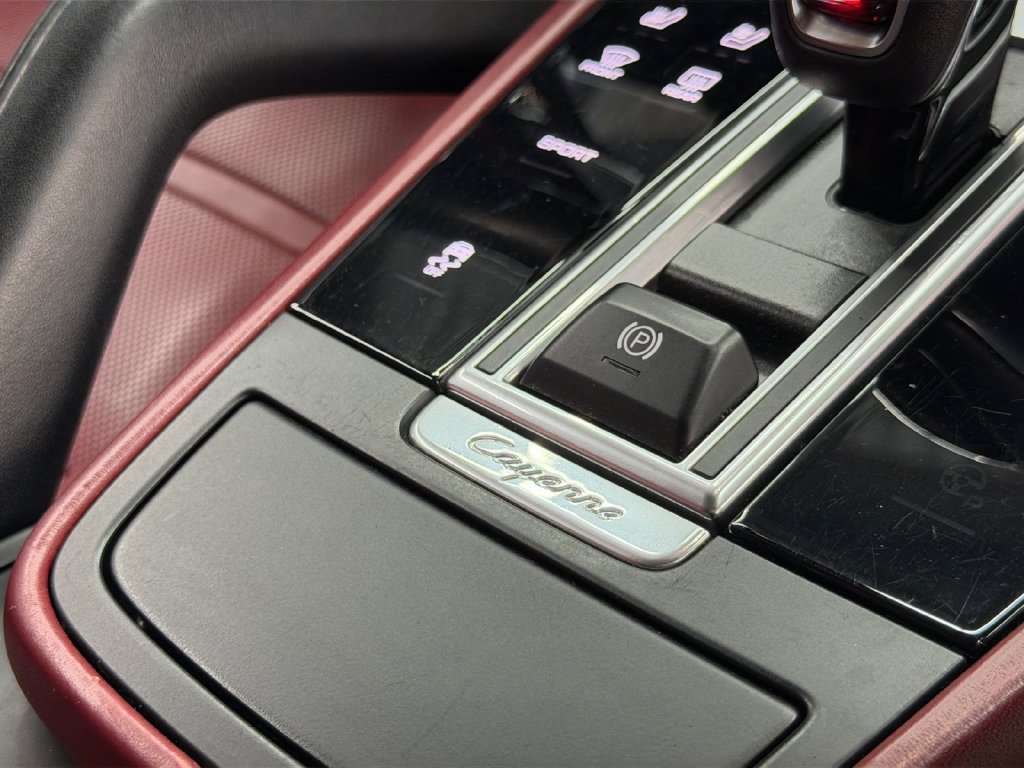 Used 2022 Porsche Cayenne Platinum Edition AWD/4WD image 21